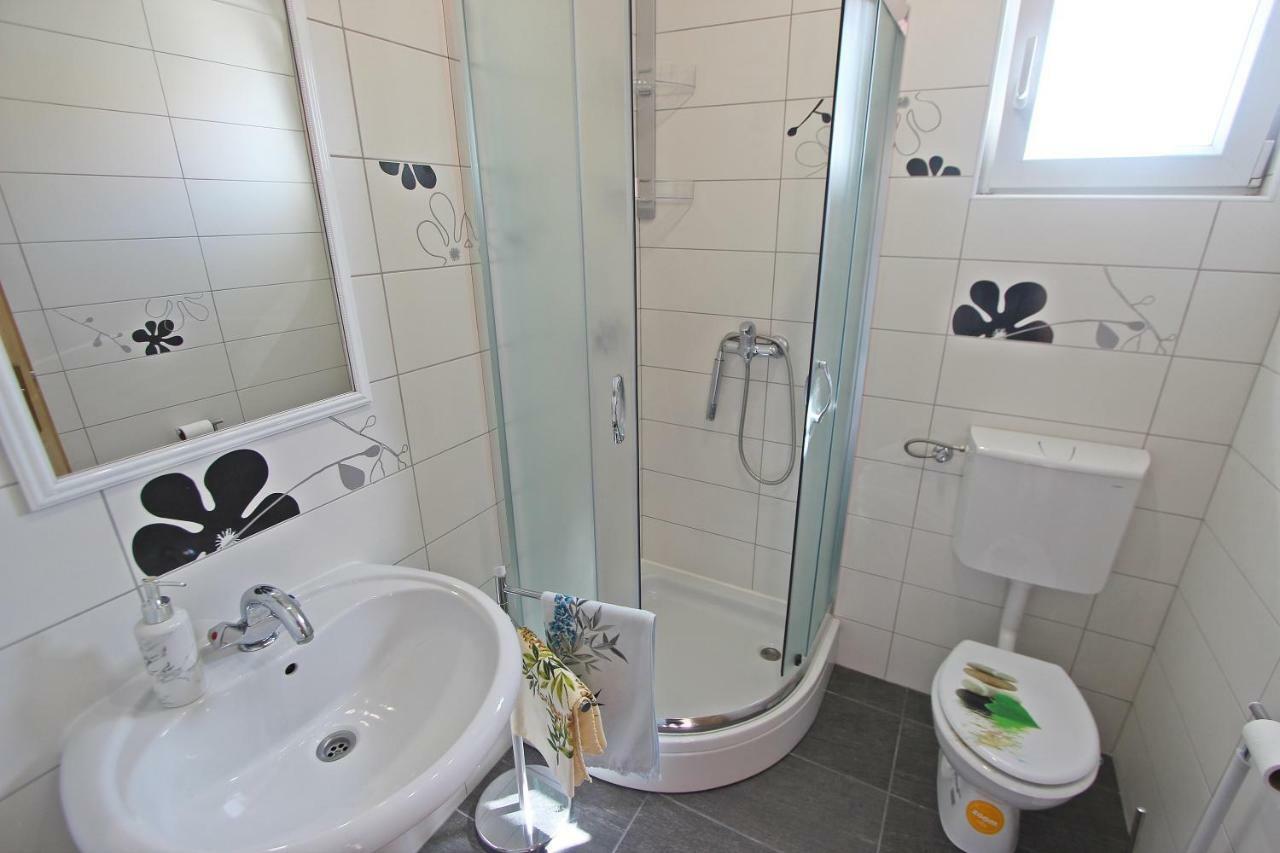 Laura || Apartament Murter