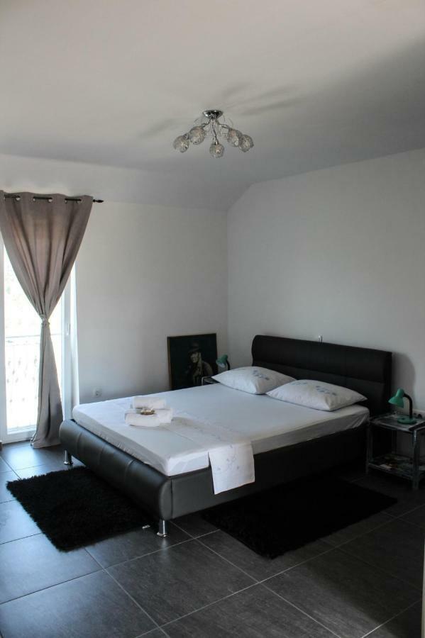 Appartement Laura || *